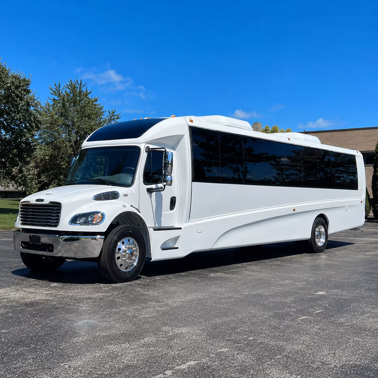 warwick 18 passenger minibus
