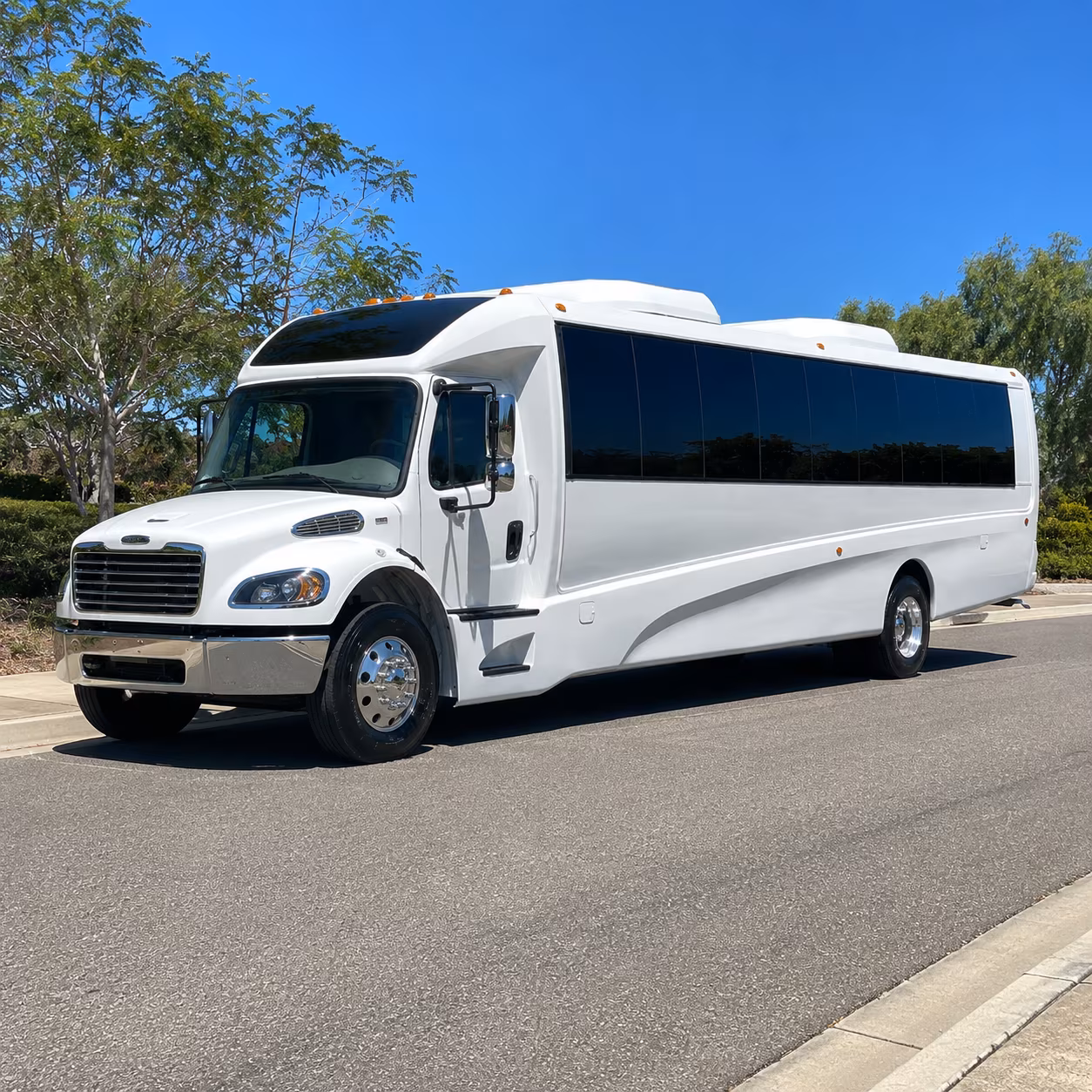 warwick 25 passenger minibus